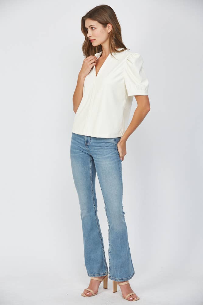 FATE – Blusa - Mulher por atacado – TOP DE IMITAÇÃO DE CABEDAL COM DECOTE DIVIDIDO FT2537414