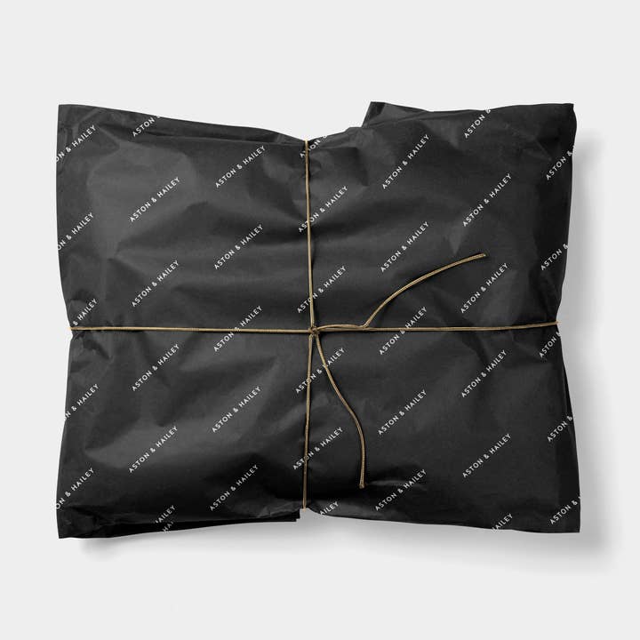 Emballage cadeau de typographie personnalisé pour couples II pour la vente par The Design Craft