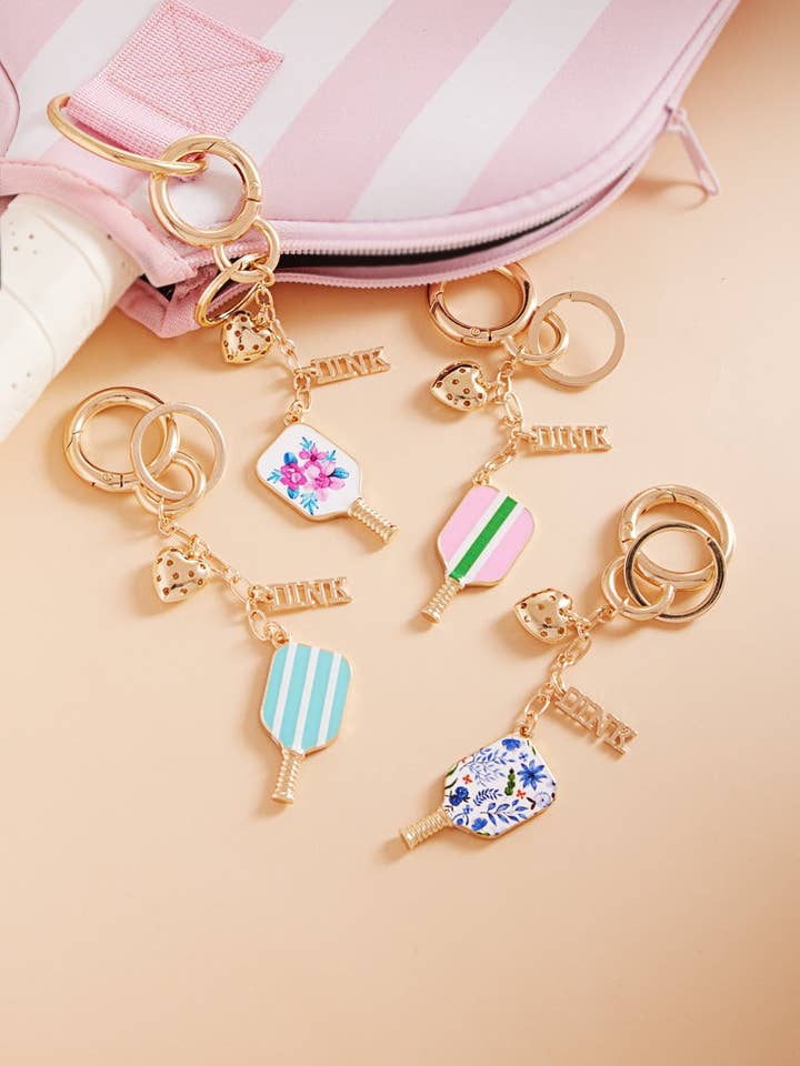 Porte-clés et breloque de sac en émail Pickleball Sports pour la vente par Designature New York