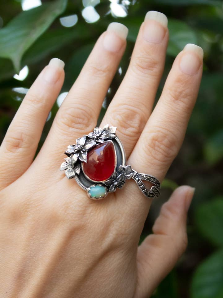 Verão em Flor – Anel de Ônix Vermelho e Opala, AR-7678 por atacado de Ambra Jewels