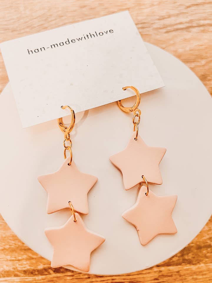 Les boucles d'oreilles pendantes Stella-Blush Pink Star pour la vente par han-madewithlove