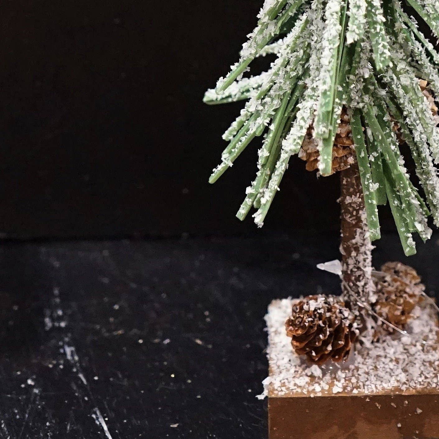 Holiday Depot Inc. - Wholesale Christmas Decoration - ISB75031- 8in Snowy Shooting Star Mini Tree-Green2