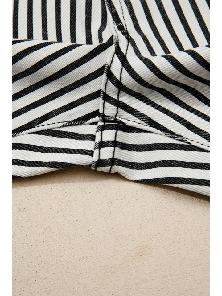 Rayures Noires Jean en denim à taille haute avec poche plaquée et coupe droite en vente sur Faire6