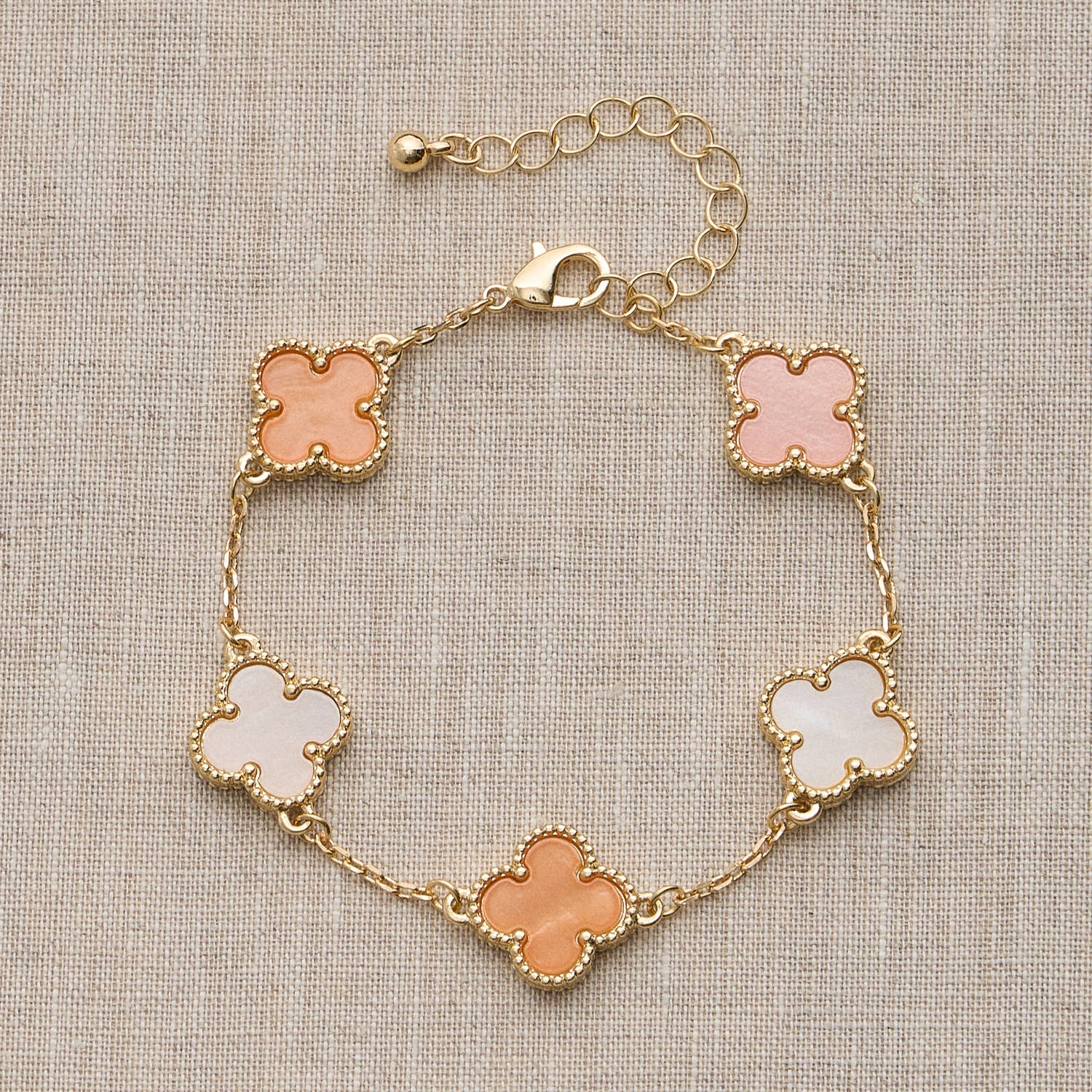 Lilla Haven - Vente Bracelets à breloques/pendentifs - Bracelet Charm Coquillage Coloré avec Détails Dorés23