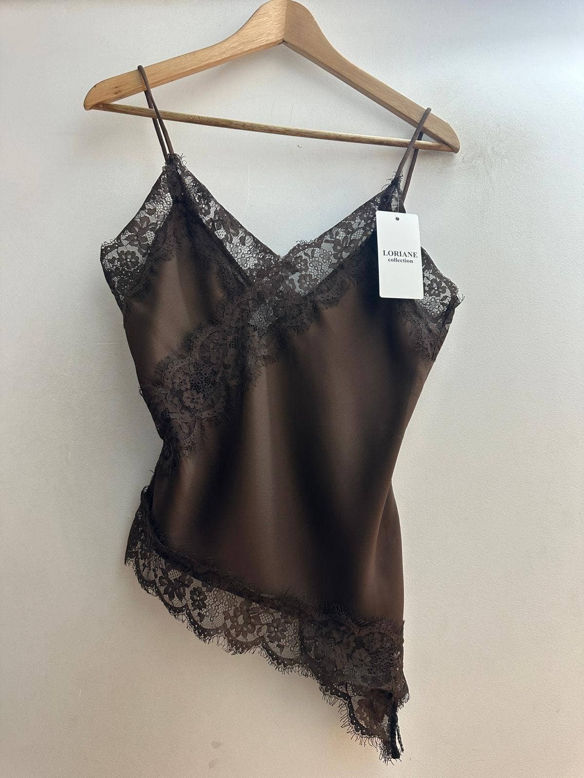 LORIANE - Vente Débardeur – femme - 7462 Haut à bretelle asymétrique en satin3