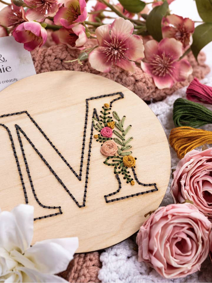 Kit de bordado letra florida por atacado de Kneckes & Compagnie