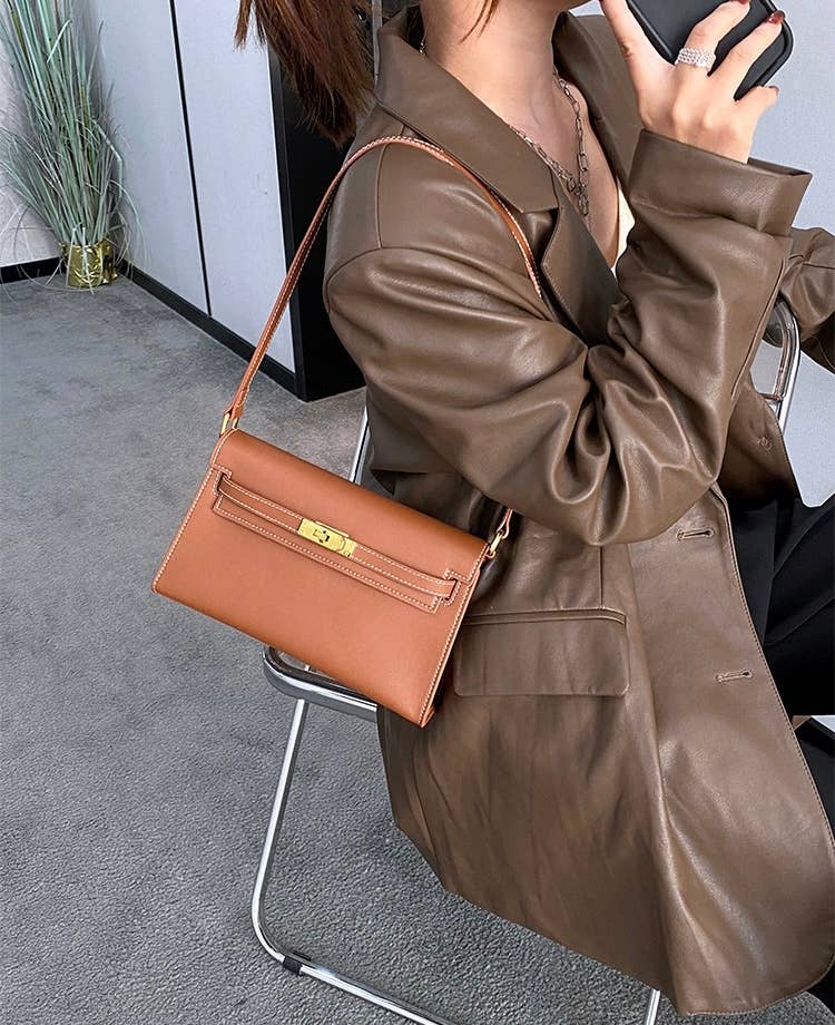 Sook Stainable - Vendita all'ingrosso Tracolla - Donna - Borsa a tracolla a busta in vera pelle con chiusura metallica12