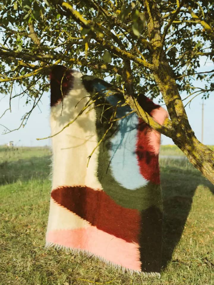 Lizhnyk de lana tejido a mano multicolor – Textura cepillada para venta al por mayor de Creating Comfort Lab