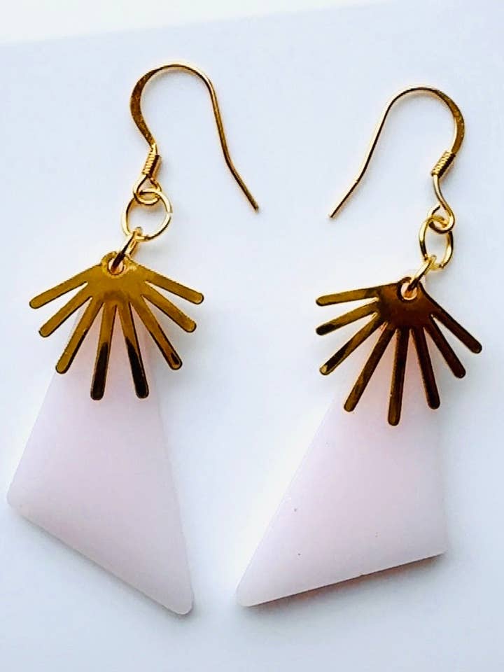 Boucles d'oreilles éclat de soleil rose blush pour la vente par Soderena Designs