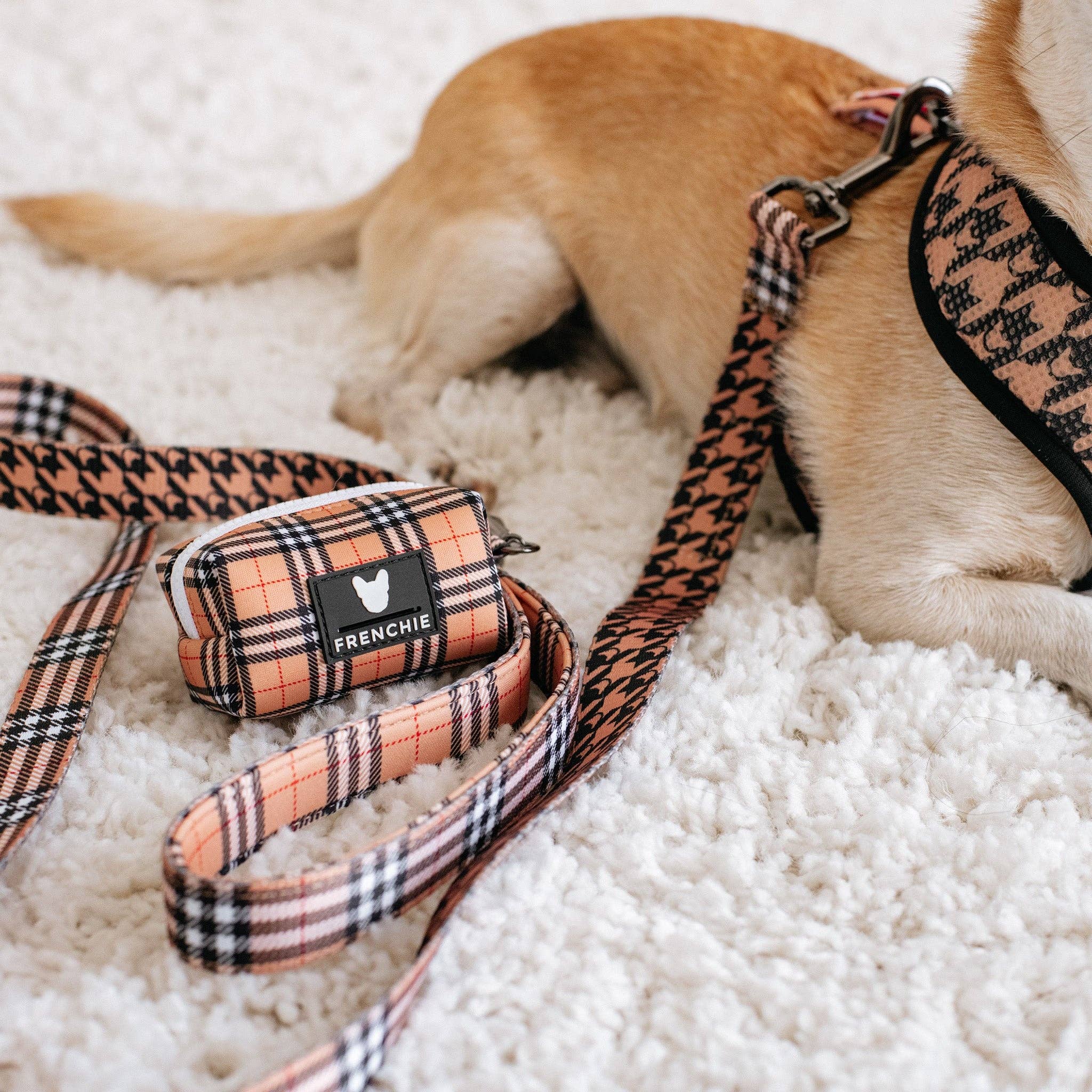 Frenchie – wholesale Bajspåseautomat – Frenchie Poo Väska Hållare - Tan Tartan6
