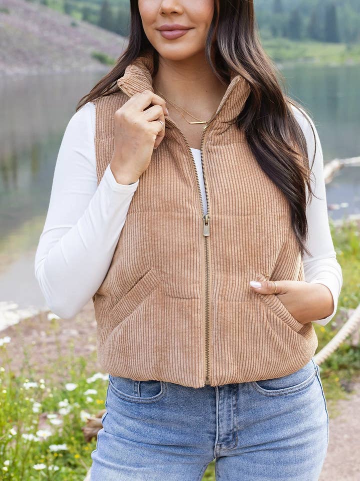 Chaleco acolchado de pana en camel para venta al por mayor de Grace and Lace