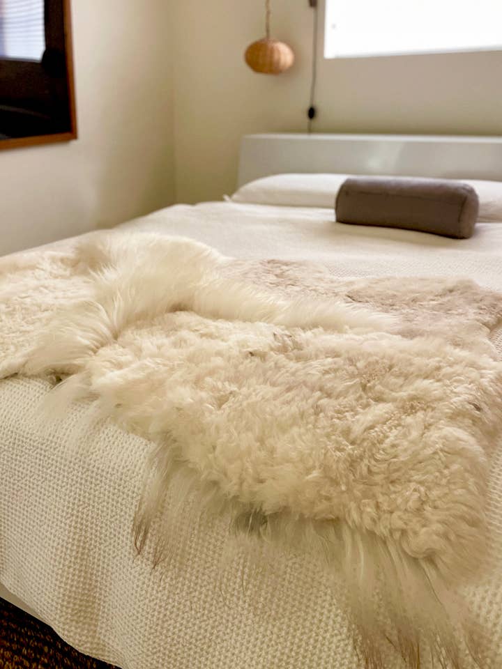 Valkia Sheepskin Rug for wholesale by HoogaHooga
