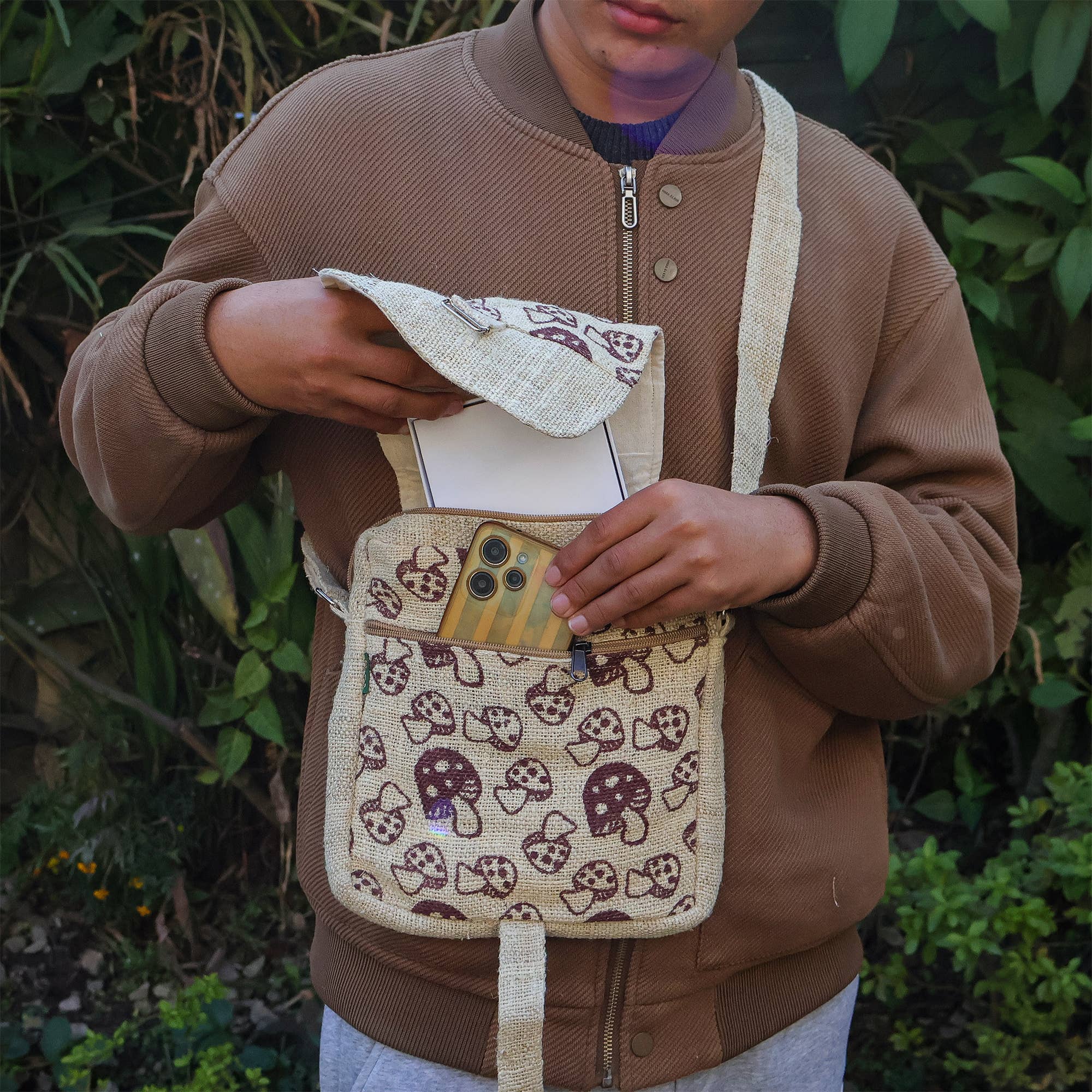 Fwosi - Wholesale Schouderbanden voor tas - Uniseks - Hennep bedrukte tassen zijn een geweldige milieuvriendelijke optie om te dragen.4