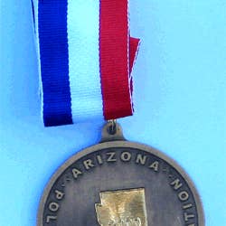 Médaille d'or avec Gold Raised 2000 pour la vente par Military Patches & Pins