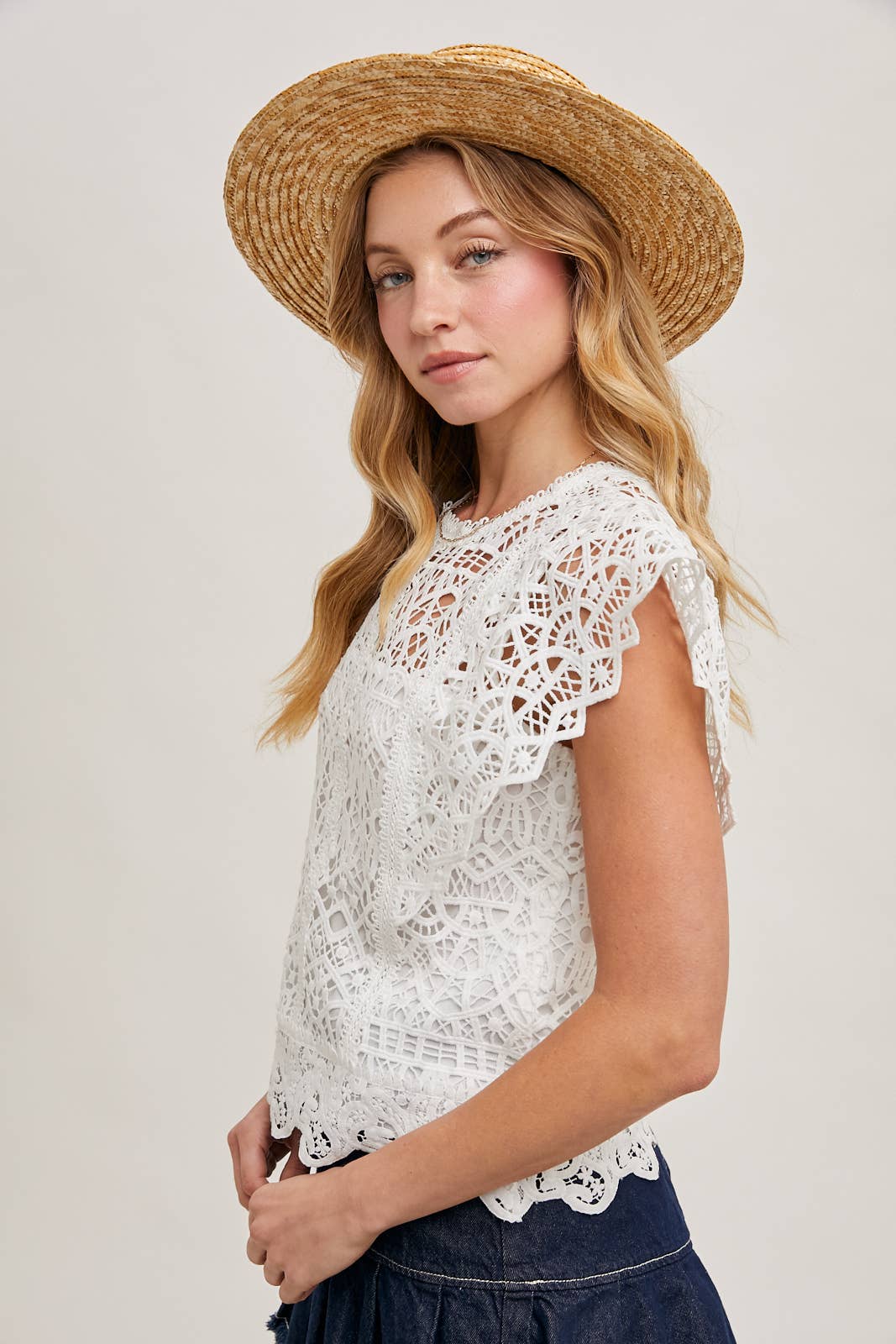 Bluivy – Großhandel Strickoberteil – Damen – Spitzenstrick-Ärmelloses Häkeloberteil mit Futter12