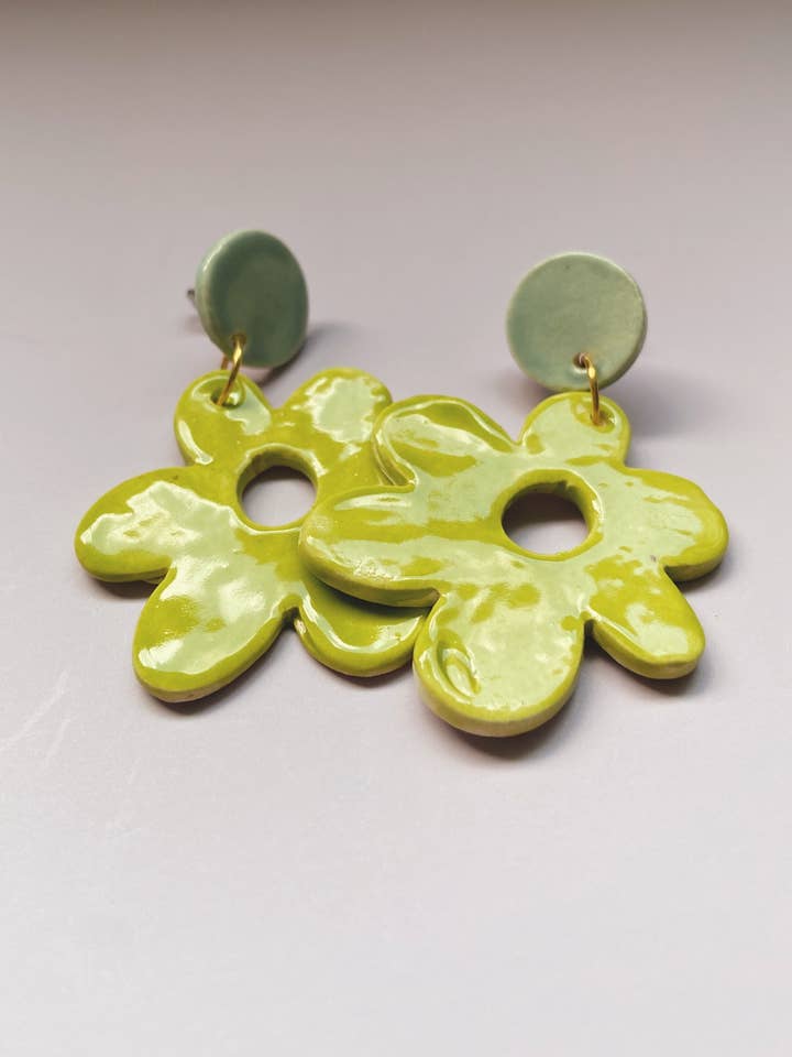 Orecchini pendenti Laura Green Sage anni '90 per la vendita all'ingrosso da parte di Gloria Faye