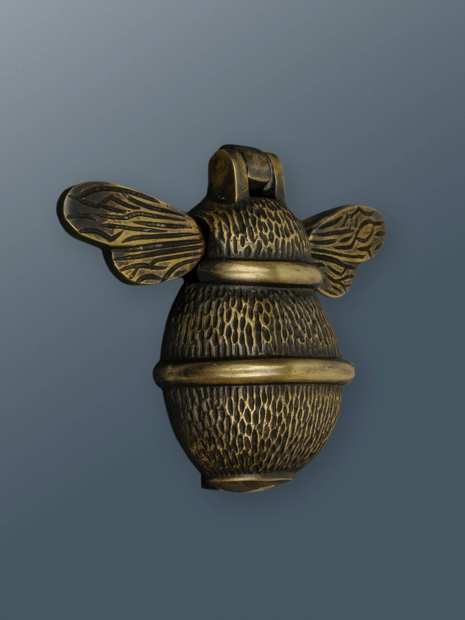 Brass bee - Vendita all'ingrosso Manopola/pomello - Battiporta a forma di calabrone in ottone, finitura Heritage2