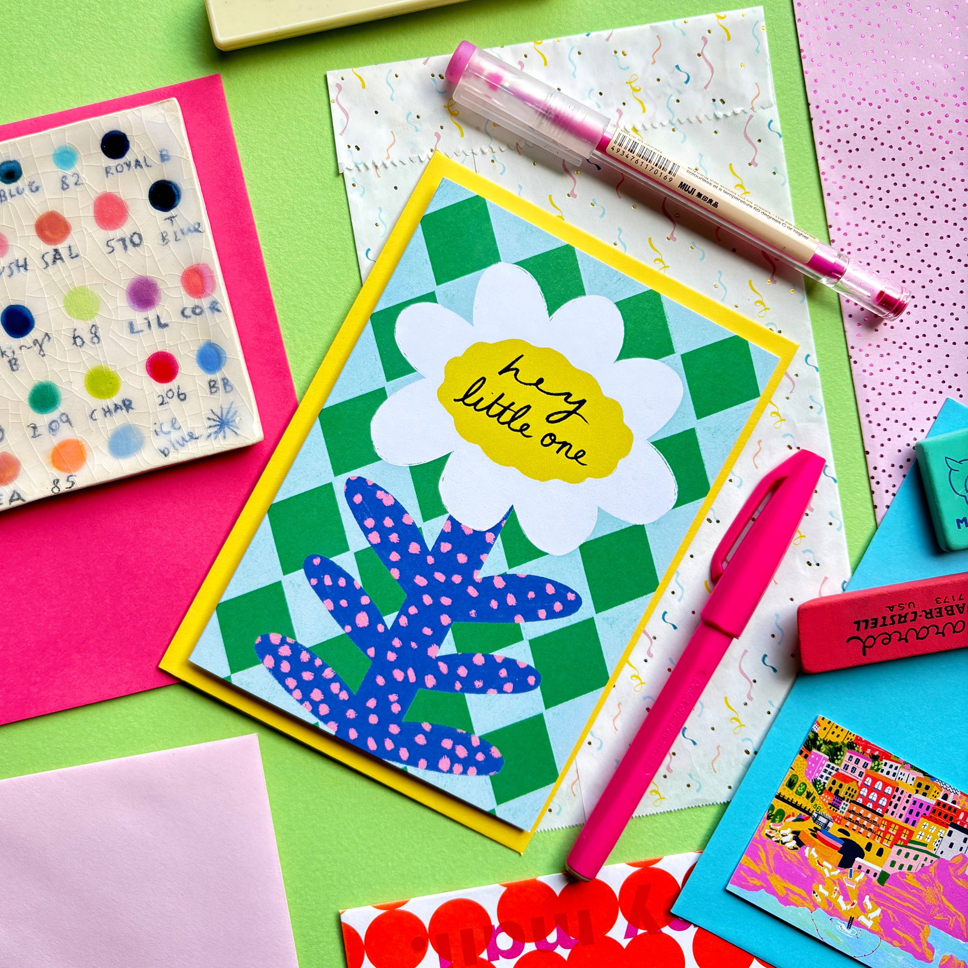 Kerrie Illustrates - Vente Cartes bébé - Carte de vœux Salut Petit Bout | Motif floral Original Petit-enfant Nouveau-né Fils Fille Cigogne Nouvelle arrivée2