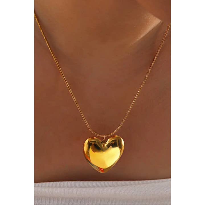 Nash Grey – wholesale Hänge-/berlockhalsband – Amelia Guldhjärta Hängsmycke Halsband2