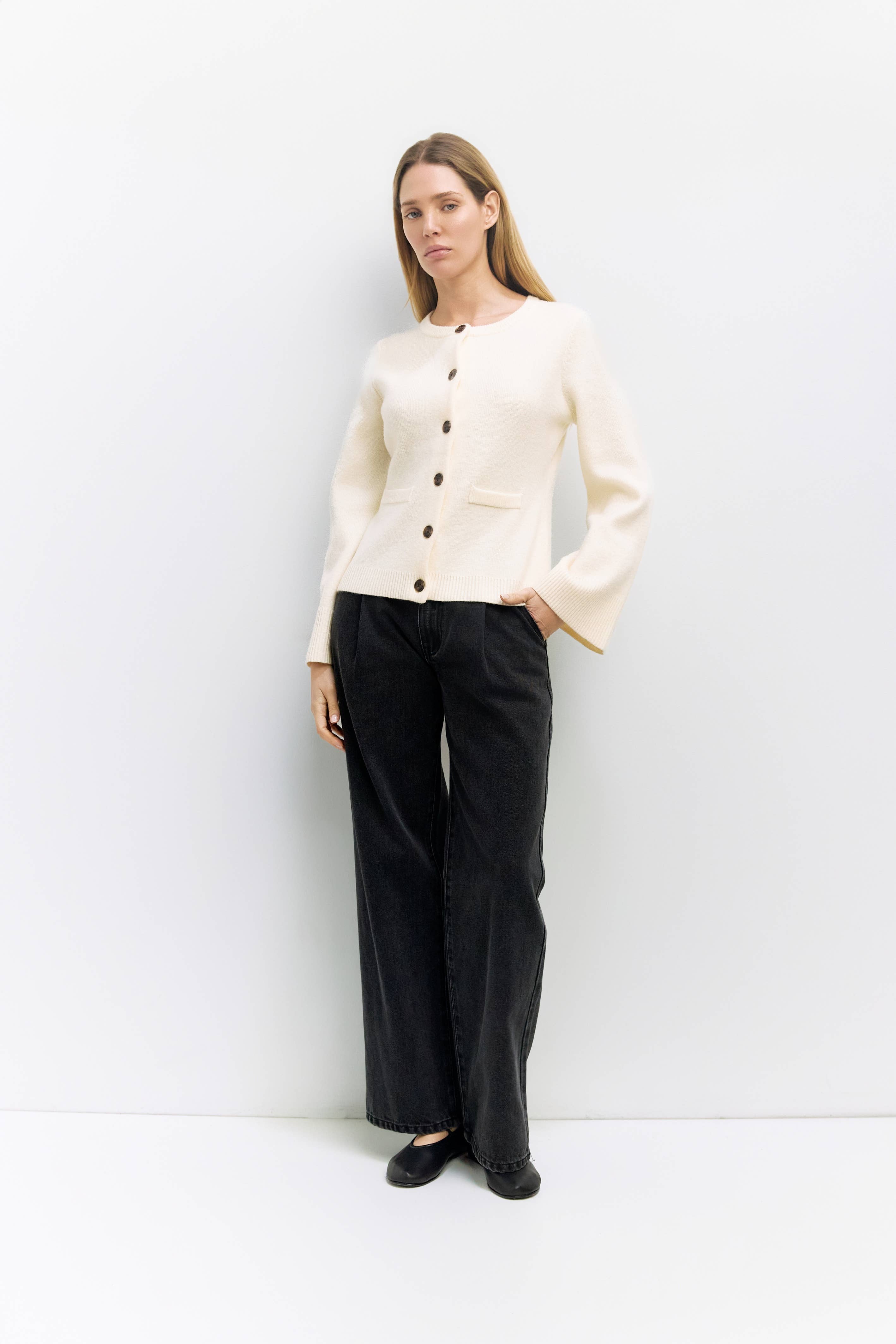 MOD REF – Engroshandel Cardigan - Dame – The Tyler Cardigan | Kvindesweater med klokkeærmer og knapper5