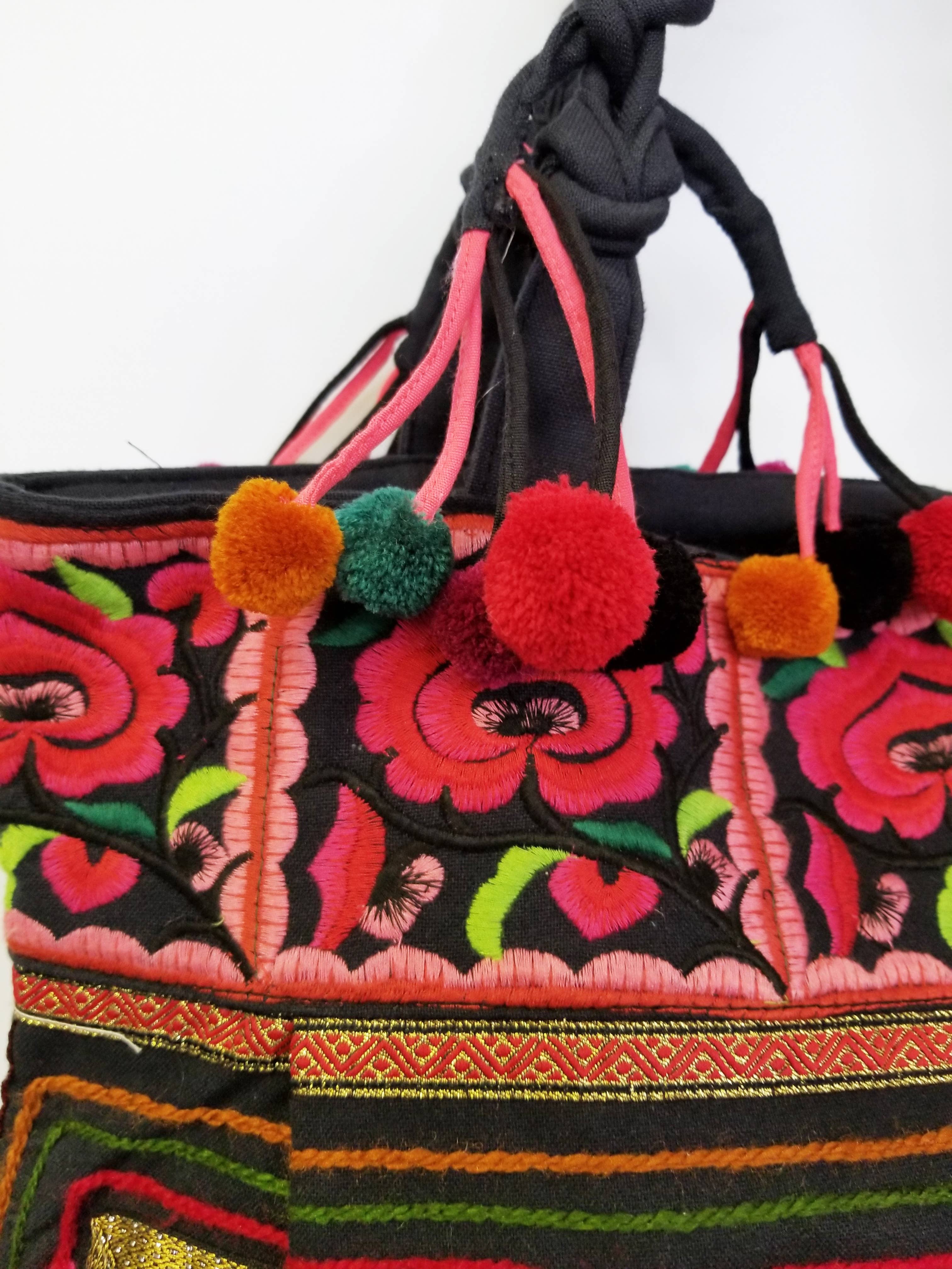 Ricki designs – Sacola - Mulher por atacado – SACO DE POMPOM BORDADO FLORAL EM TECIDO DE OUTONO1