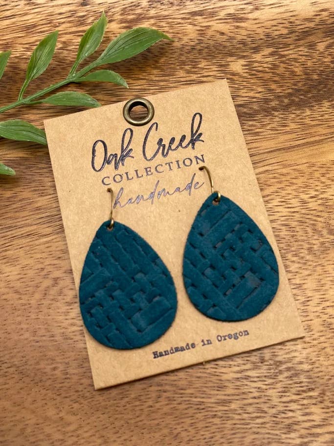 Tropfenförmiger Lederohrring 1 5/8" - 8 Farben für den Großhandel von Oak Creek Collection Handmade