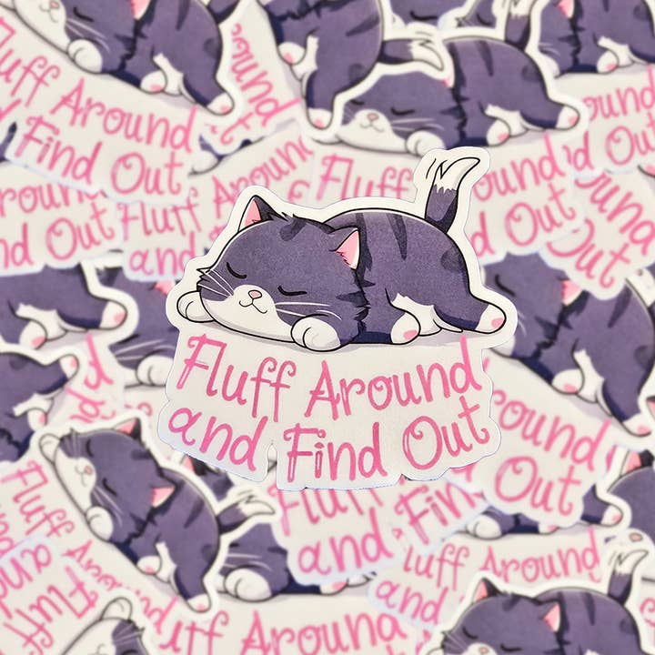 Fluff Around and Find Out Aufkleber, Lustiger Katzen Vinyl-Aufkleber, Frecher Katzenhumor, Süßer Tieraufkleber für Laptop, Wasserflasche oder Tagebuch für den Großhandel von Designs by Mysh