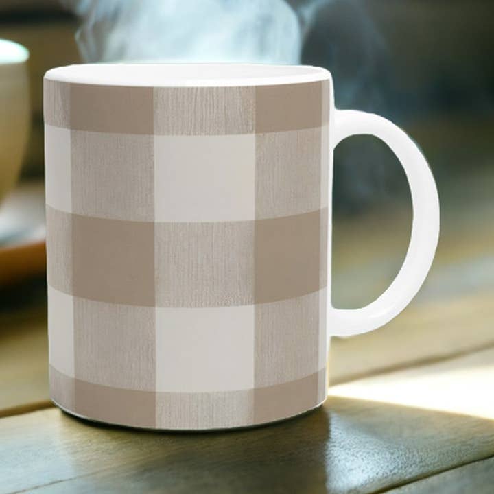 Einzigartiger Taupe Gingham Keramikbecher - Landhausstil Trinkgeschirr für den Großhandel von Aminelle & Willow