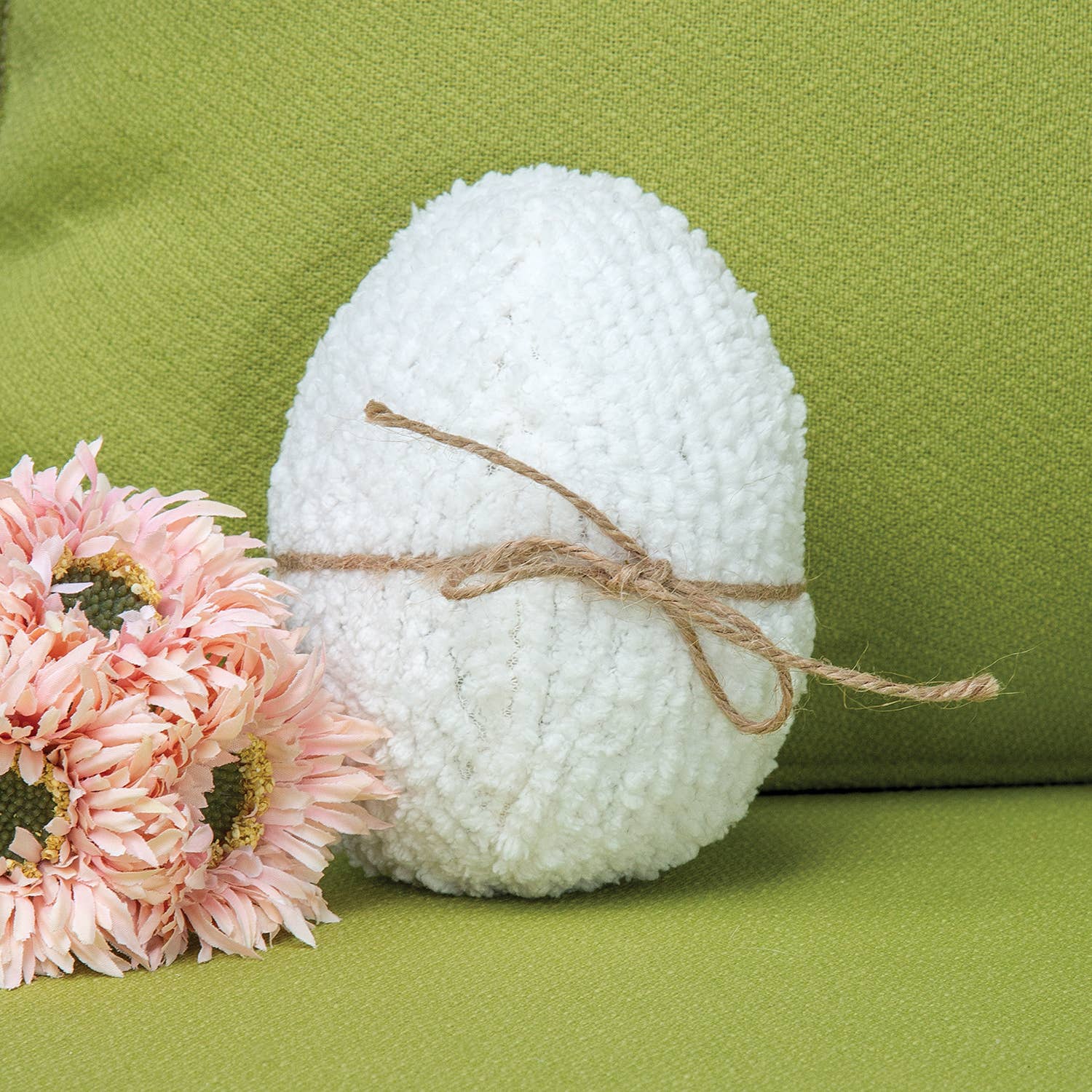 Col House Designs – wholesale Decorative tabletop object – Stuffed White Chenille Egg w/Jute Bow1