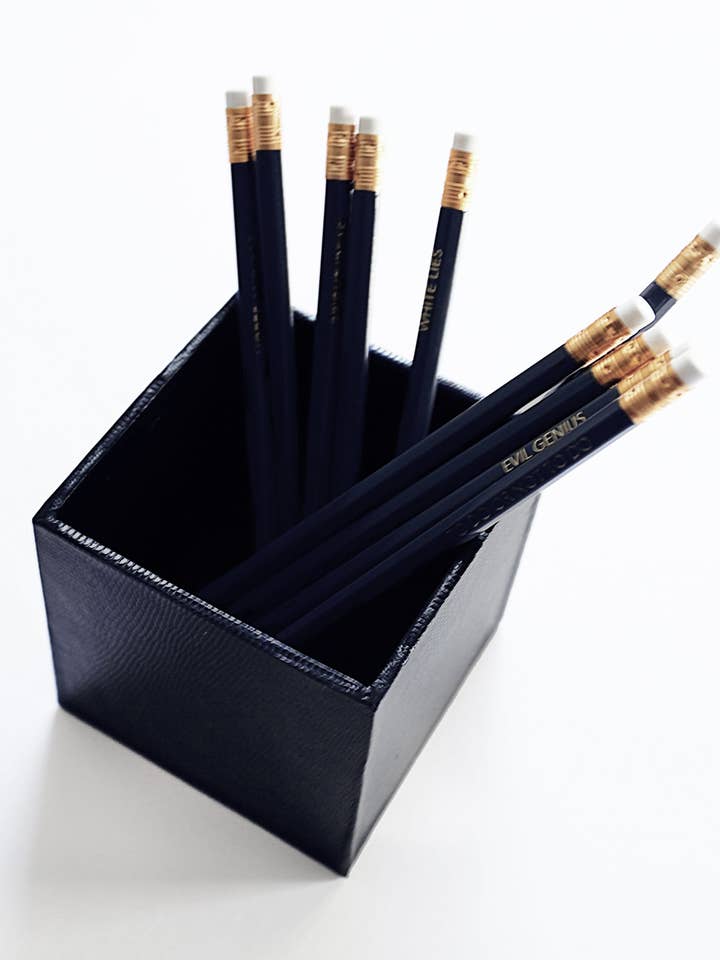 Pot à stylos - Navy pour la vente par SLOANE STATIONERY