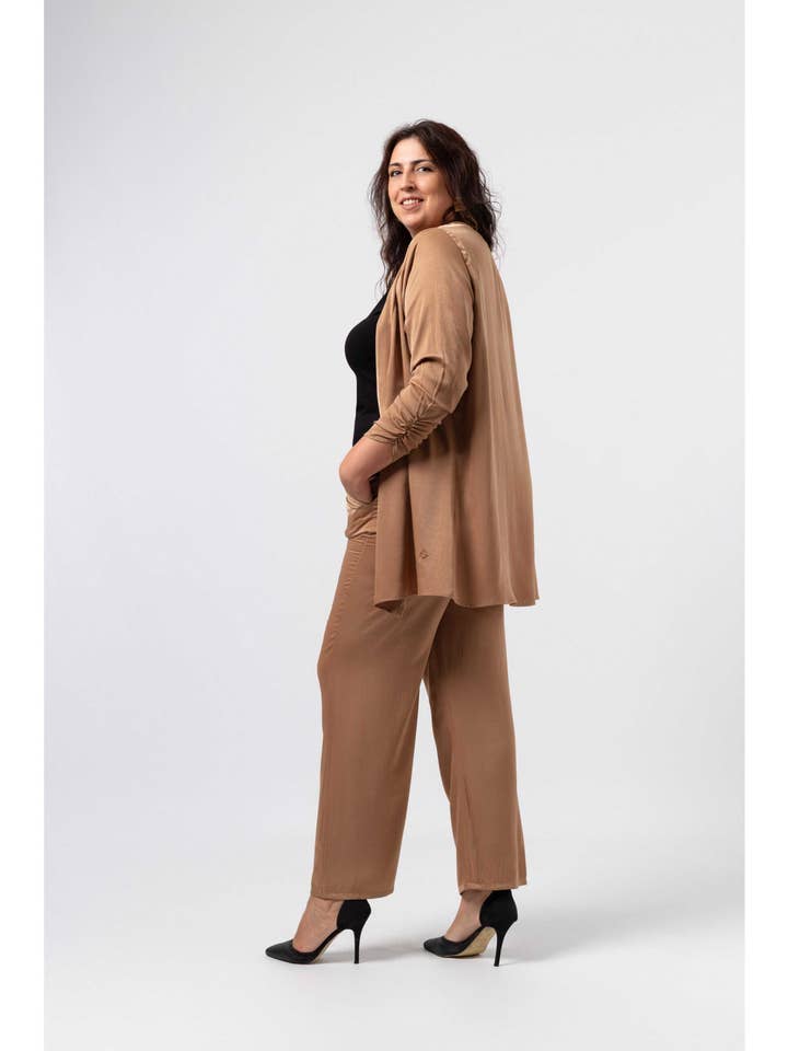 Teresa Cardoso Oliveira - Wholesale Pants - Women's - 253055 - Trousers in plain fabric Autumn Winter Collection Plus Sizes4