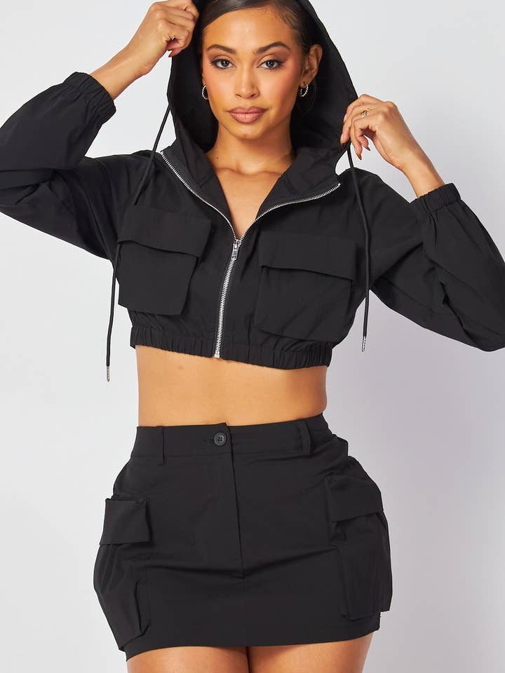 Hot & Delicious – Engroshandel Top- og nederdelsæt - Dame – Elena Hoodie Crop Jacket & Cargo Mini Nederdelsæt (HGC10247)