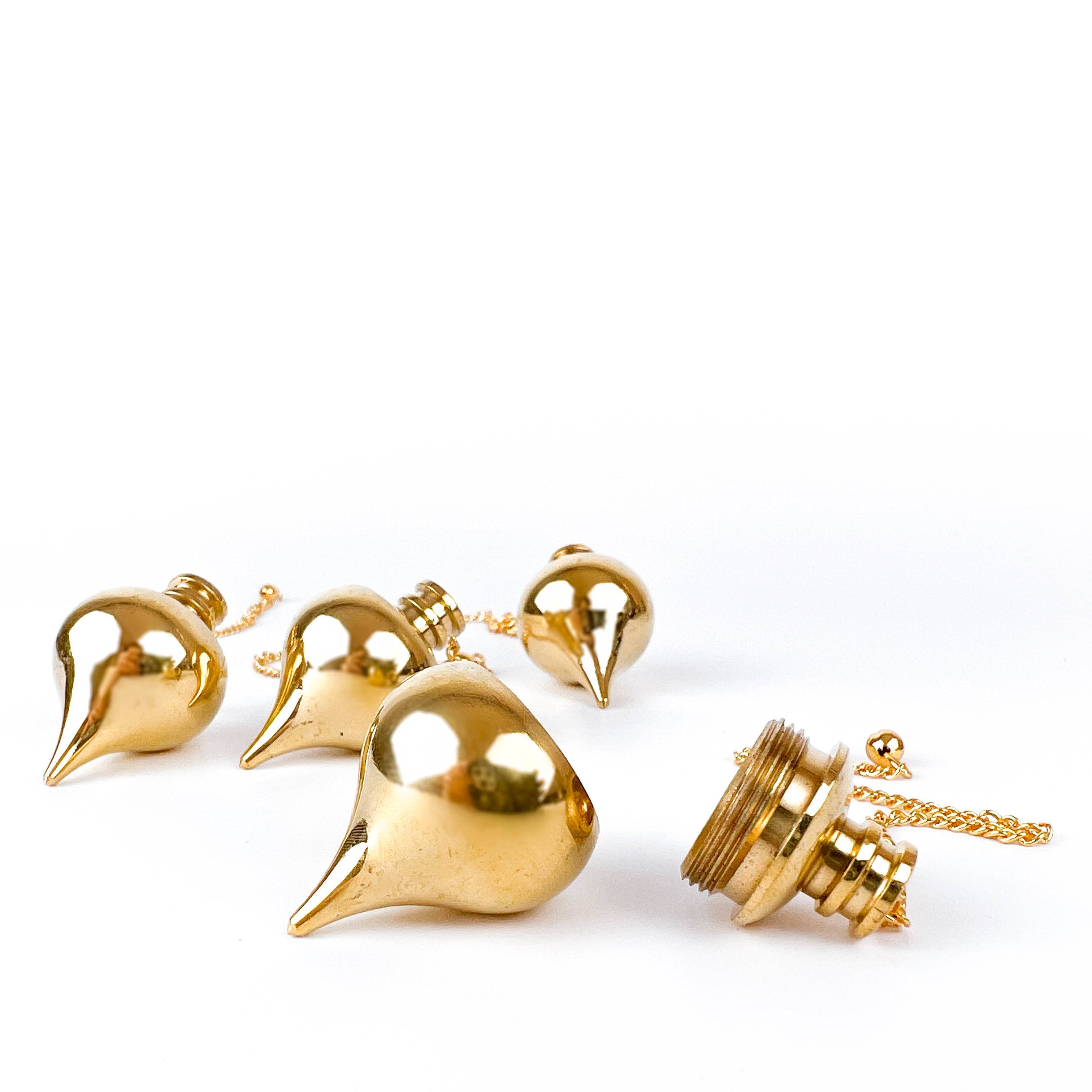 GREENROOTS USA LLC - Venta al por mayor Artículo de meditación - Péndulo con acabado dorado con compartimento 1,25L con cadena 18,4 cm 4P7