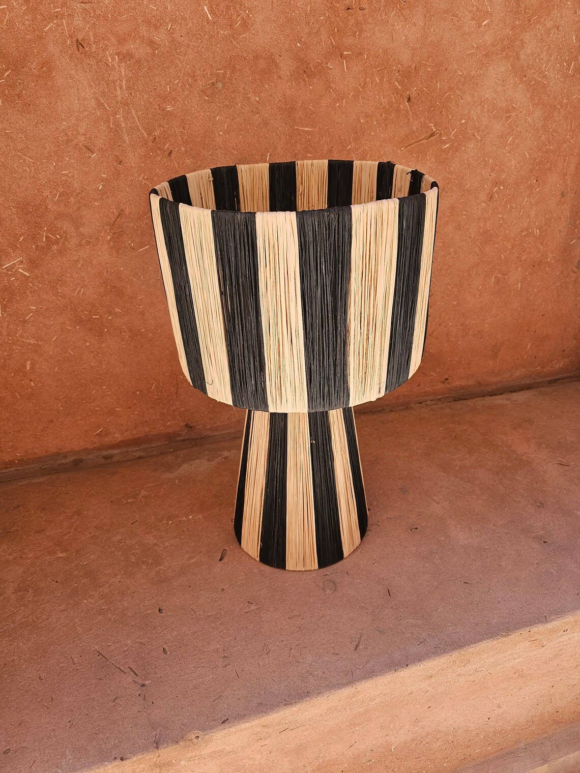 Moroccan Natural bazaar - Wholesale Accent/Desk Lamp - Table raffia lamp with stripes black and white3