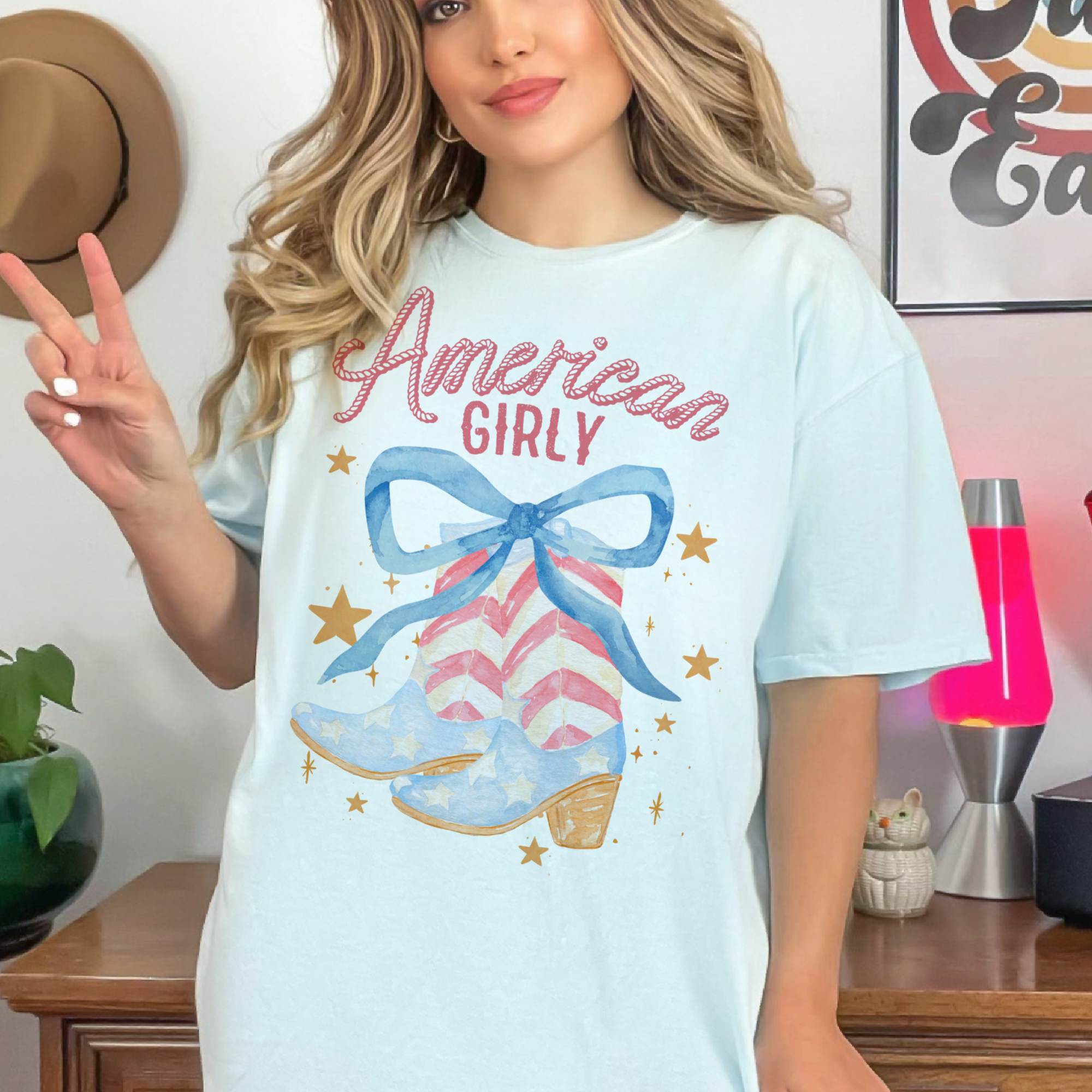 Par.tees by Party On! – T-shirt estampada - Mulher por atacado – Camiseta Gráfica Americana de Menina Ocidental 4 de Julho 4 EUA com Botas2