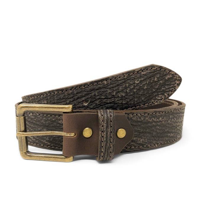 Ceinture en cuir faite main | Peau de requin | Noyer pour la vente par Jack Foster Leather
