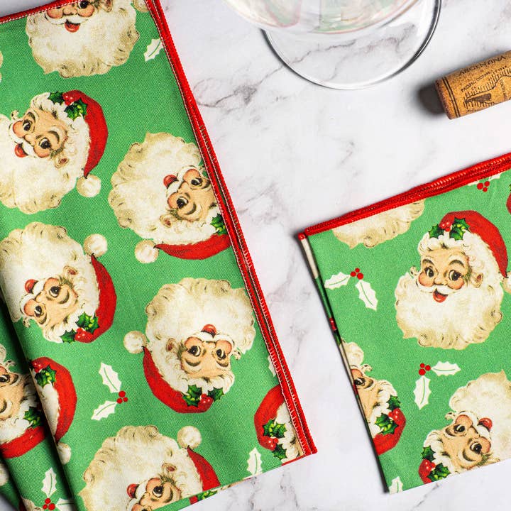 Tovaglioli di stoffa vintage con Babbo Natale, set di quattro. per la vendita all'ingrosso da parte di Dot and Army