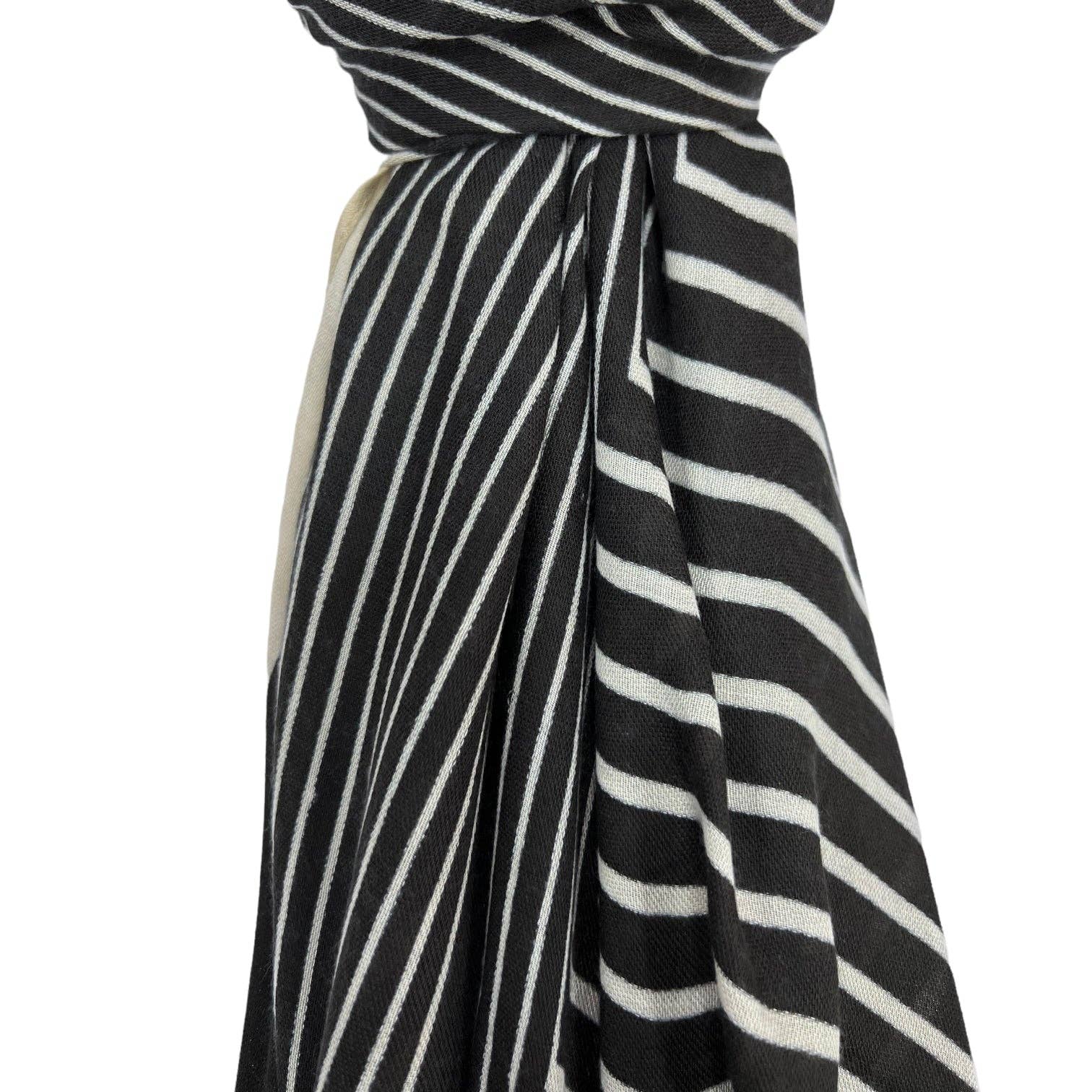 Lili Scarves (US Duty Free) - Wholesale Sjaal - Dames - Lichtgewicht sjaal met groot doornmotief13