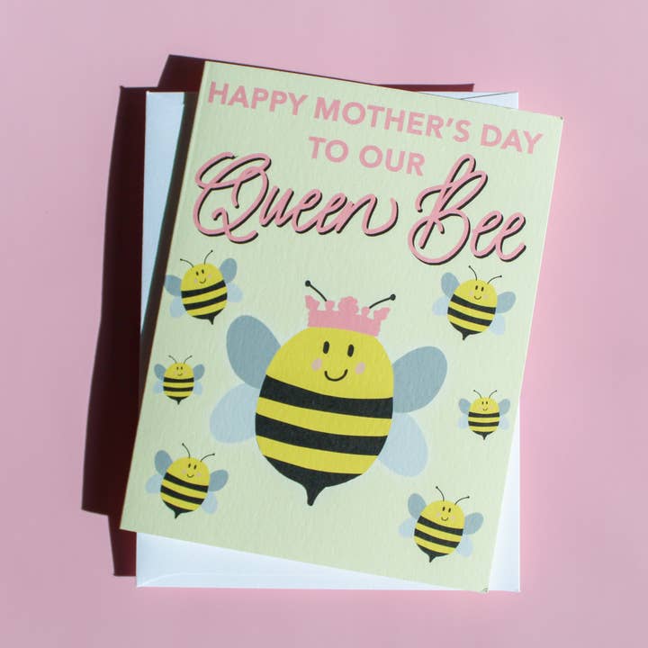 Carte de vœux « Joyeuse fête des mères à notre reine des abeilles » pour la vente par Birdie Mae Designs