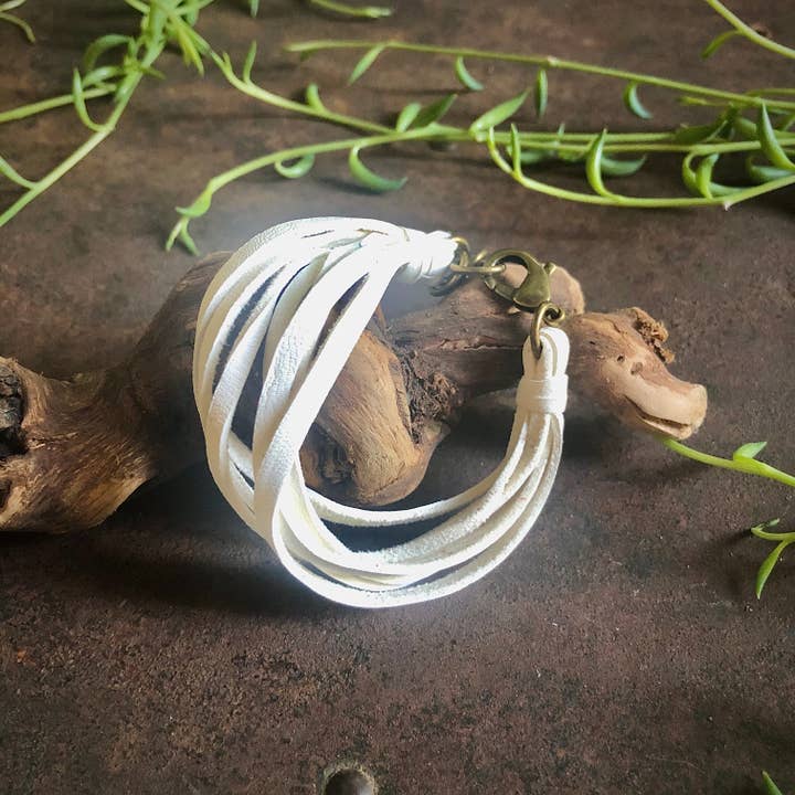 Læder 7-Strand Armbånd - Hvid & Messing, Boho Western for engroshandel hos ASTALI