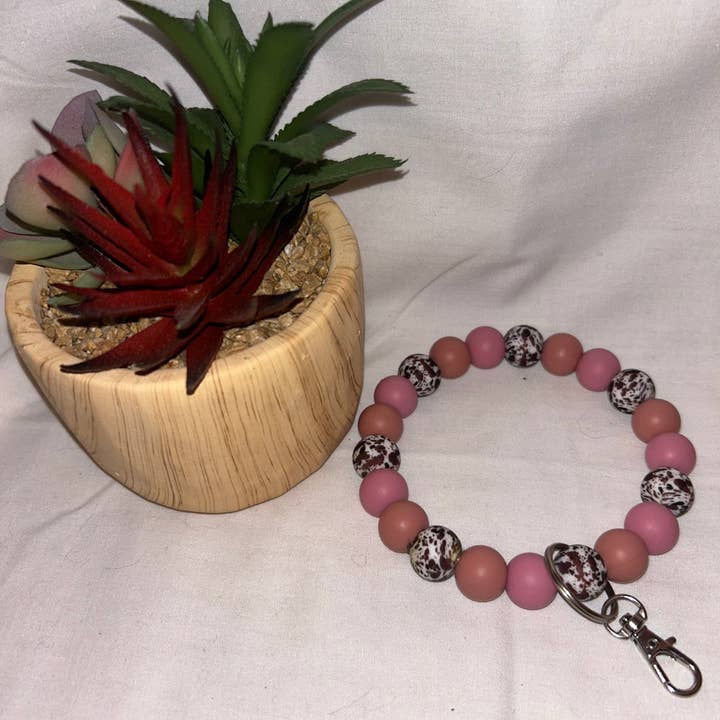 Carteira de Pulso com Estampa de Vaca e Blush por atacado de Darrow Designs