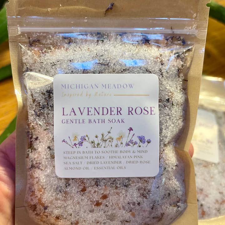 Trempage de bain à la rose et à la lavande pour la vente par Michigan Meadow