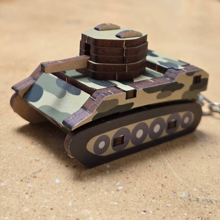 Tank Camo Handgefertigter Schlüsselanhänger für den Großhandel von Fiona Accessories