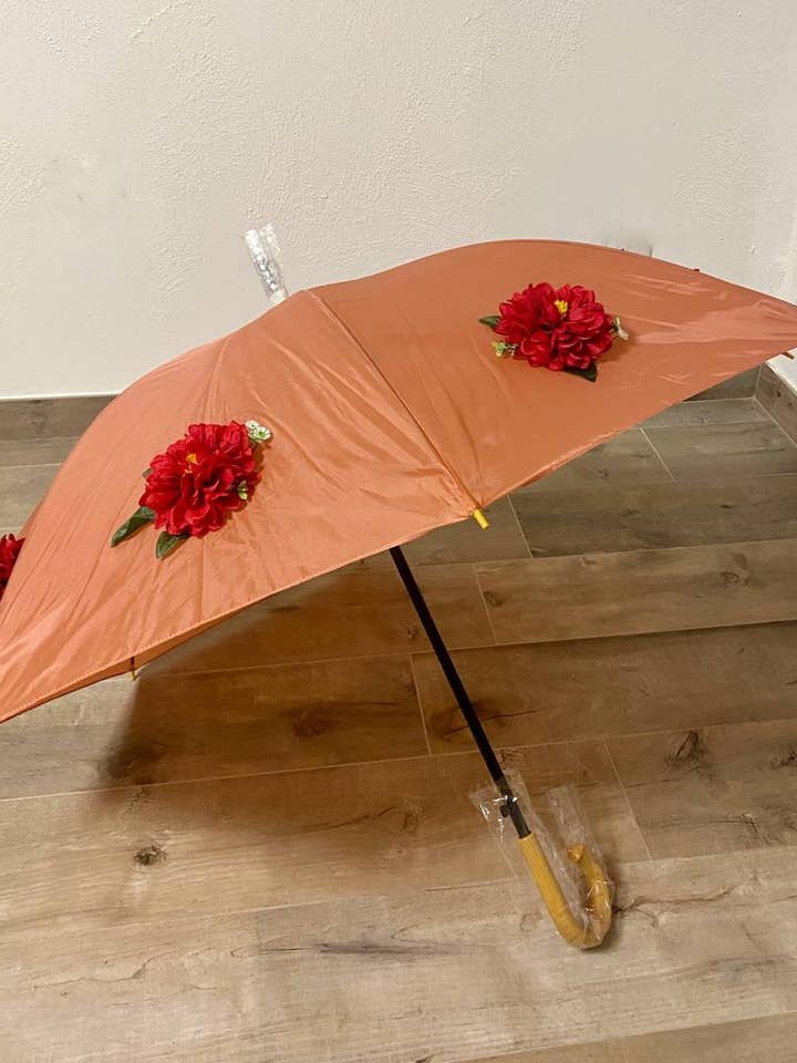 Guarda-chuva artesanal com flores perfumadas em relevo SALMON por atacado de La Favola Incantata® - Marchio Artigiano