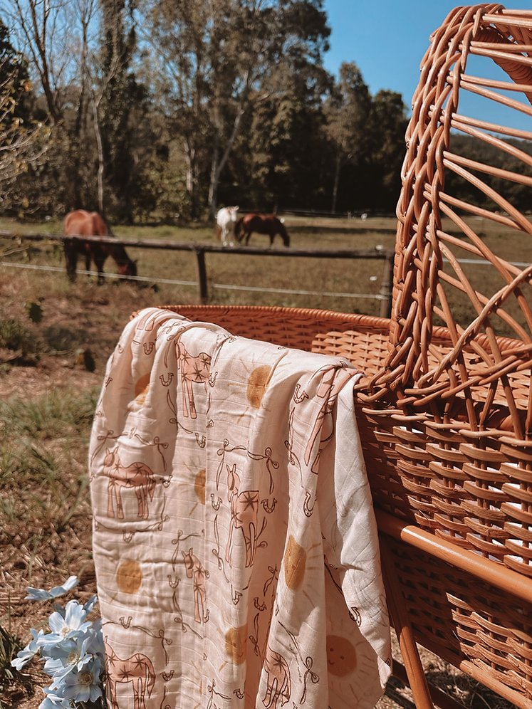 the name nest - Vente Lange – bébé - club de poneys roses - écharpe de portage pour bébé1