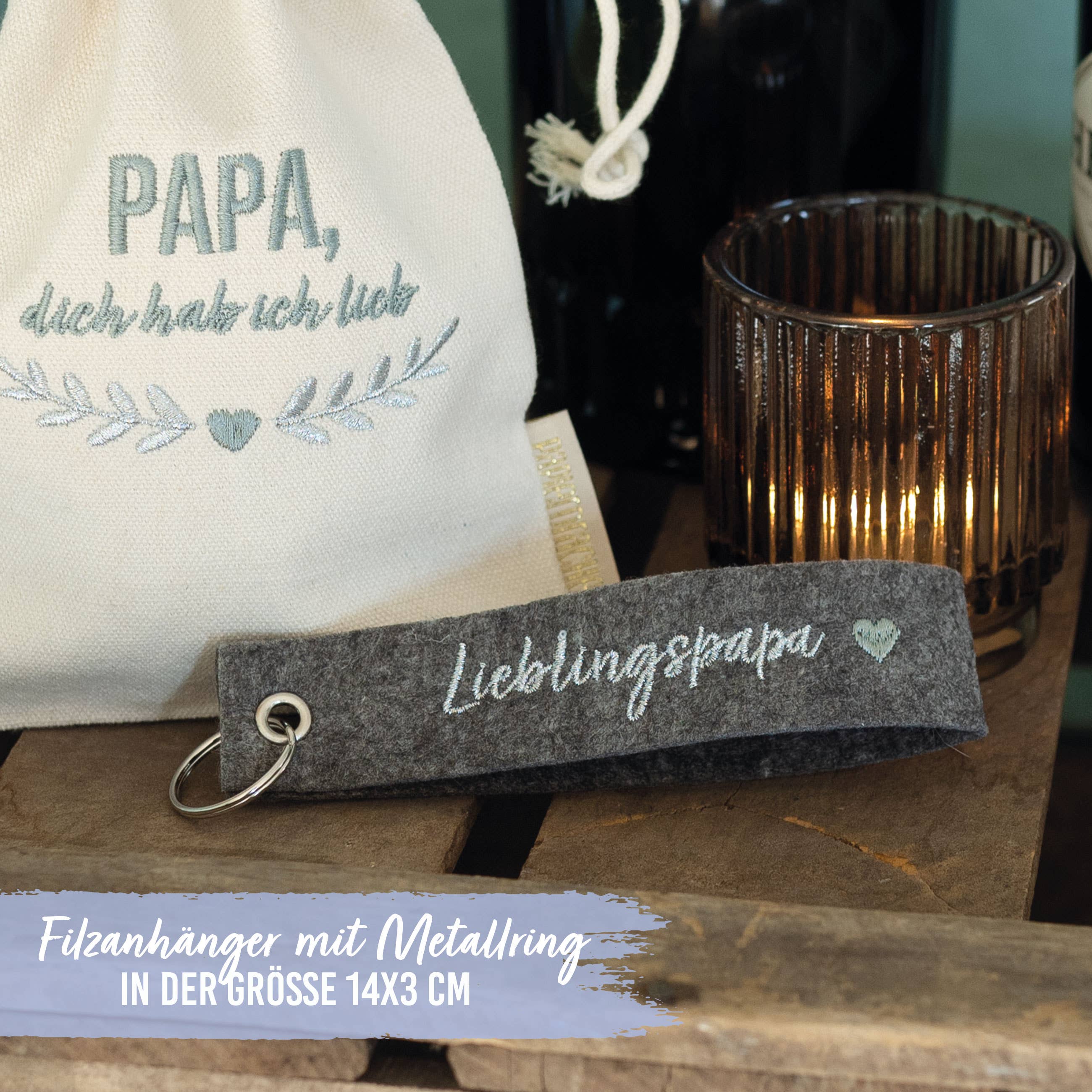Papierdrachen - Wholesale Keychain - Men's - Papa 02 embroidered felt keychain with pouch2