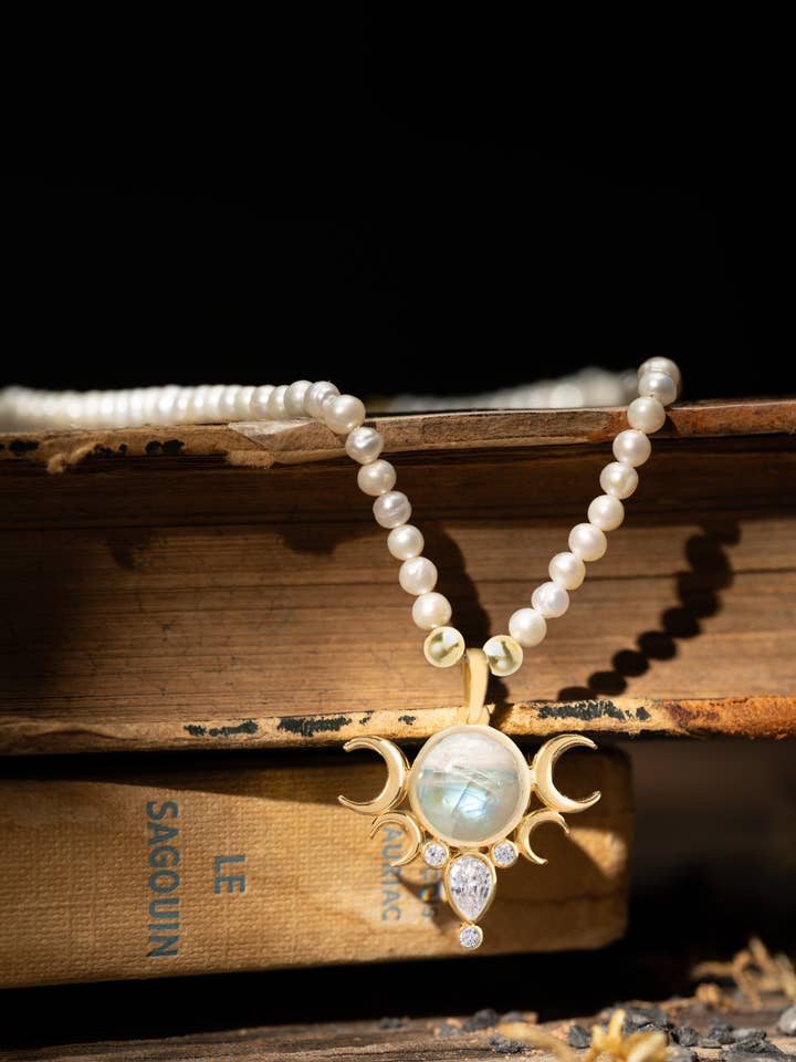 FIVE MOONS MOONSTONE Pearl Choker for wholesale by Flesh & Soul