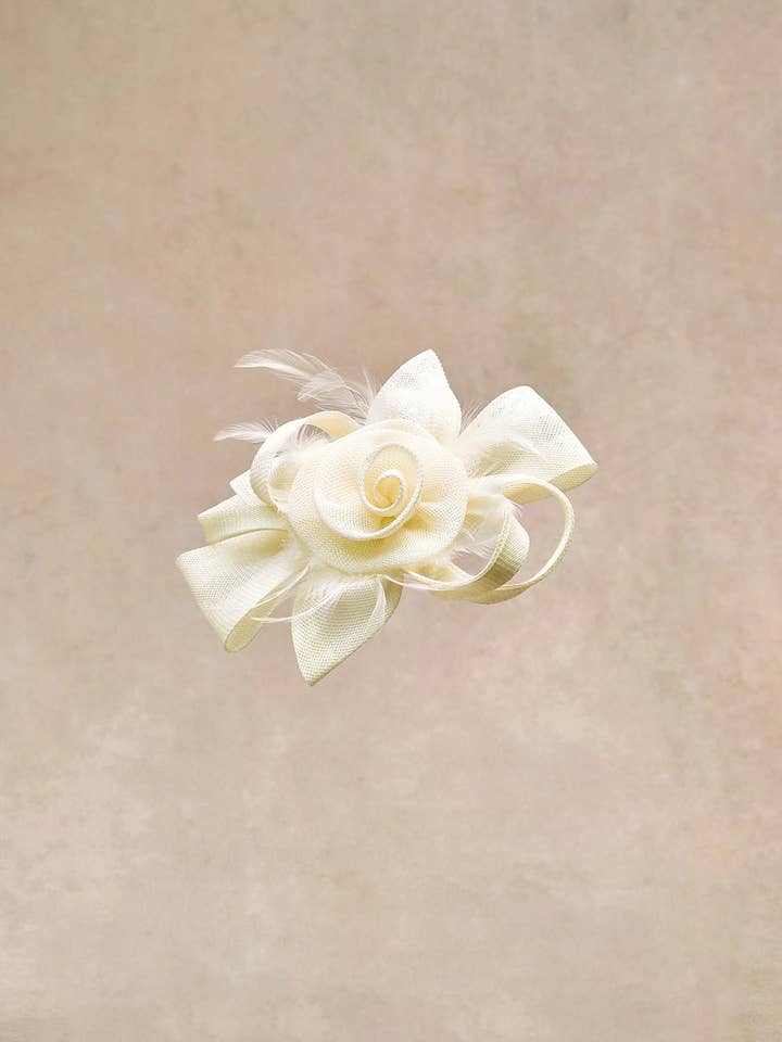 Fascinateur floral avec nœud en ruban délicat pour la vente par BABEYOND