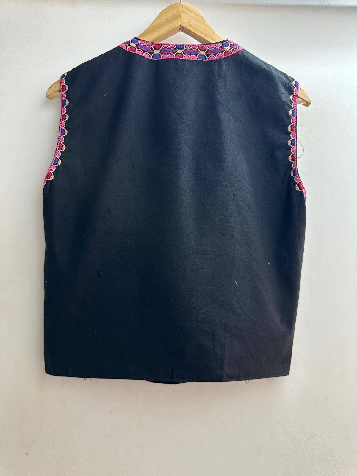 LORIANE – Engroshandel Vest - Dame – 6490G ærmeløs broderet vest i one size3