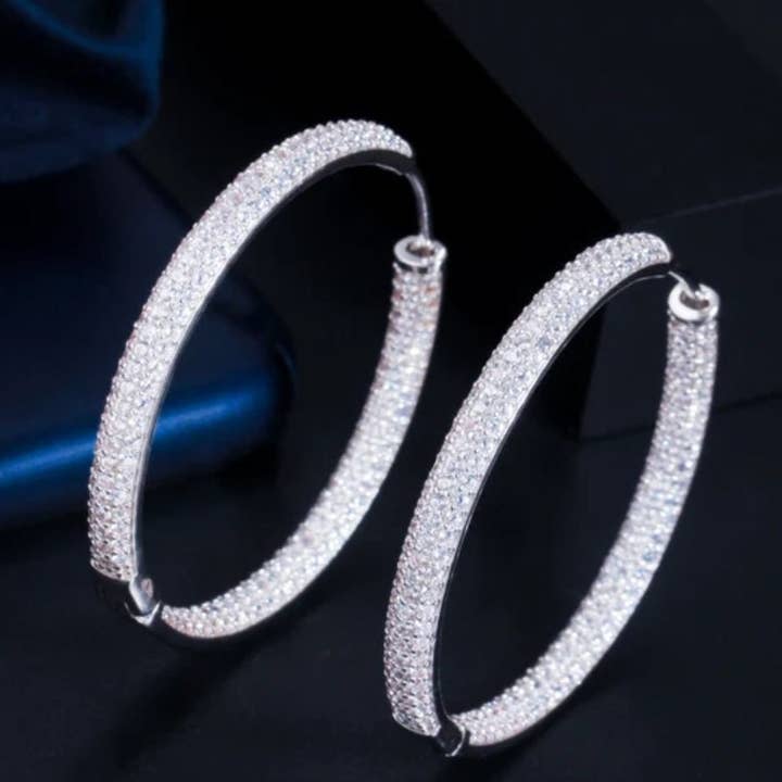 Zirkoniet Cubic Zirconia dubbelzijdige Hoepeloorbellen. 826E05 voor wholesale door Diamond Veneer Travel Jewelry